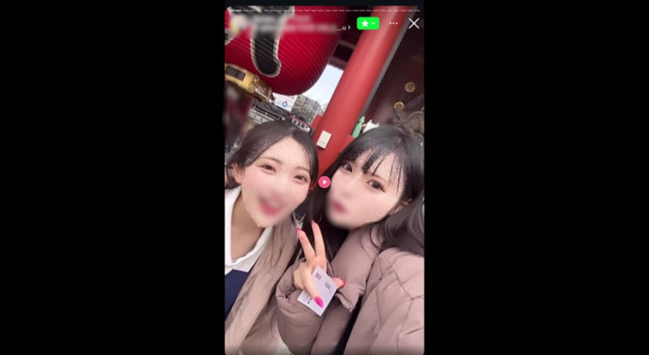 三上悠亚电车红色连体衣美艳绝伦,时尚电车红衣映佳人,三上悠亚...